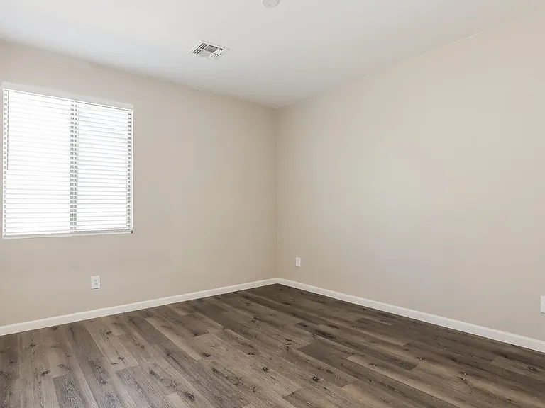 40994 N Vine Ave — Photo 12
