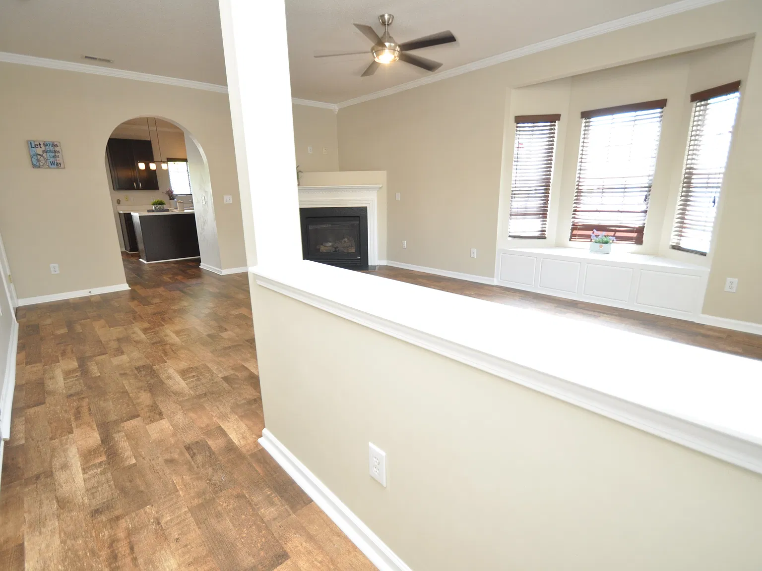 Gorgeous End Unit Townhome Available Immediately — Photo 2