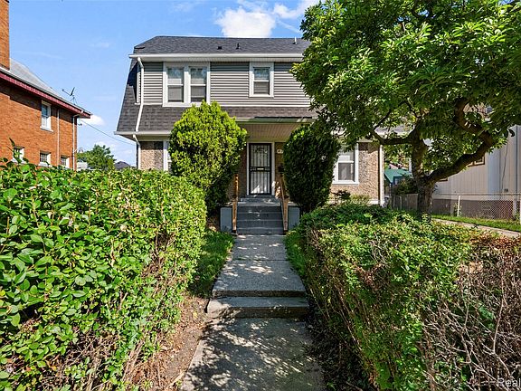 3rd image of 878 Lawrence St