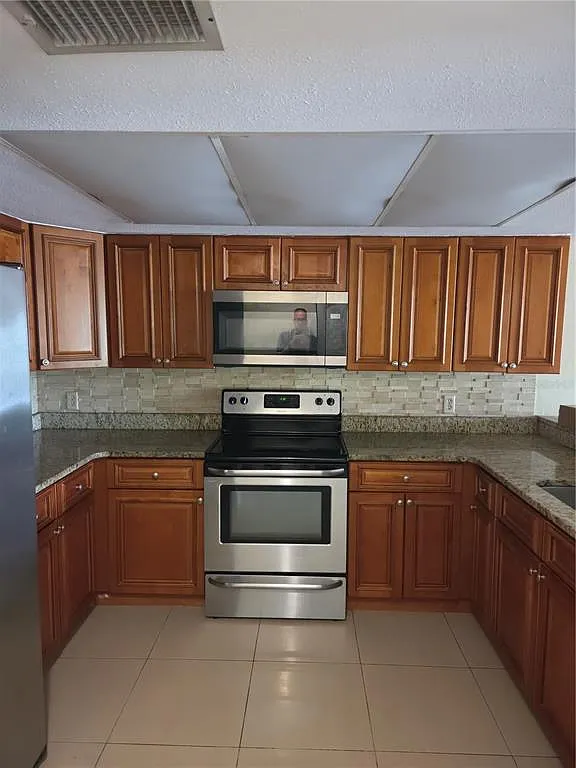 2 bed, 1.0 bath, 1008 sqft, $1,500 — Photo 3