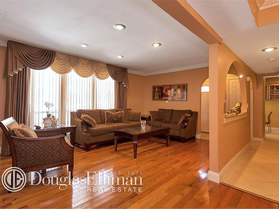 1st image of 1 Woodtree Dr