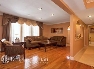 1 Woodtree Dr, Woodbury, NY 11797
