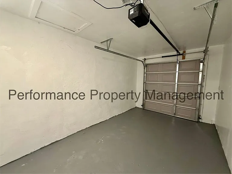 Woodrow Ave 720 — Photo 19