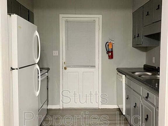3rd image of 1825 Darby Dr #F-7