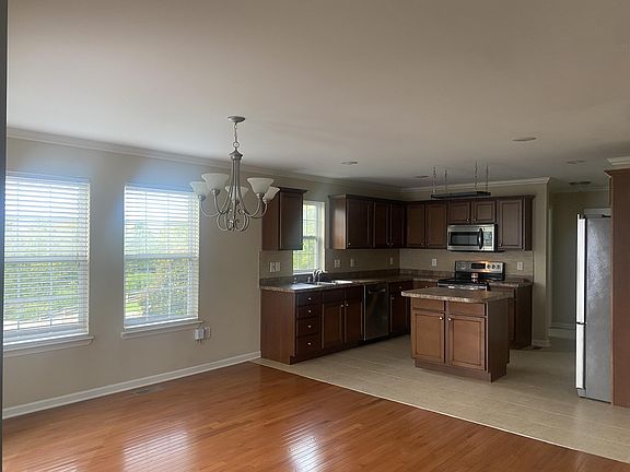 5th image of 950 Cobble Dr