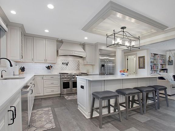 2nd image of 1850 N Mulford Rd