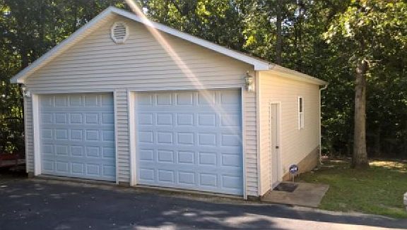 3rd image of 114 Caroline Ct
