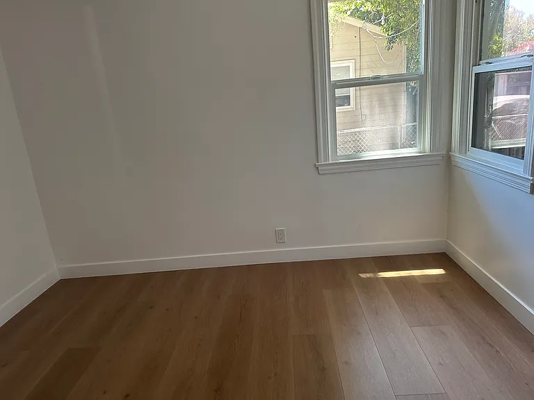 939 N 5th St — Photo 11