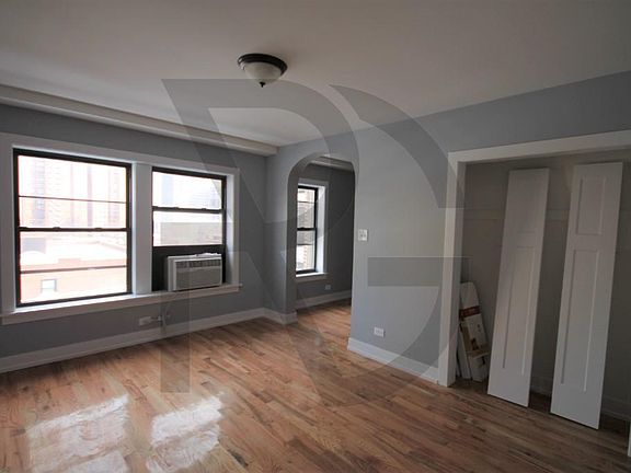 2nd image of 550 W Arlington Pl #550403