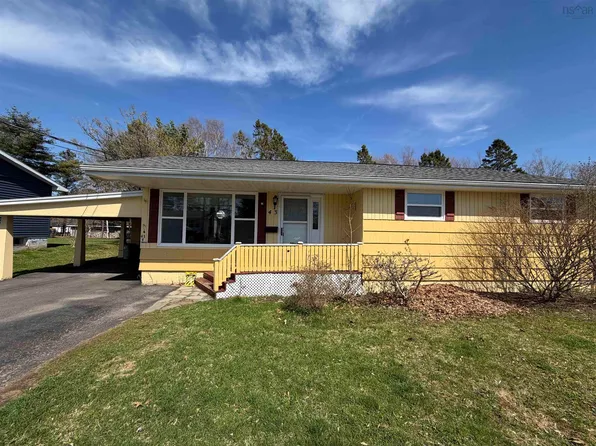 43 Maple Blvd, Colchester, NS B2N 4N4