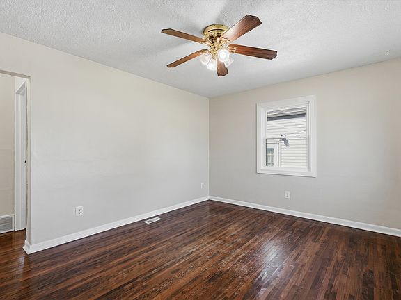 4th image of 25215 Leach St