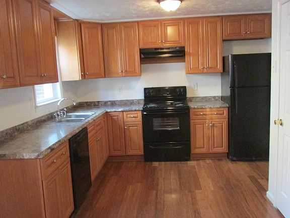 3rd image of 303 Skyline Pl