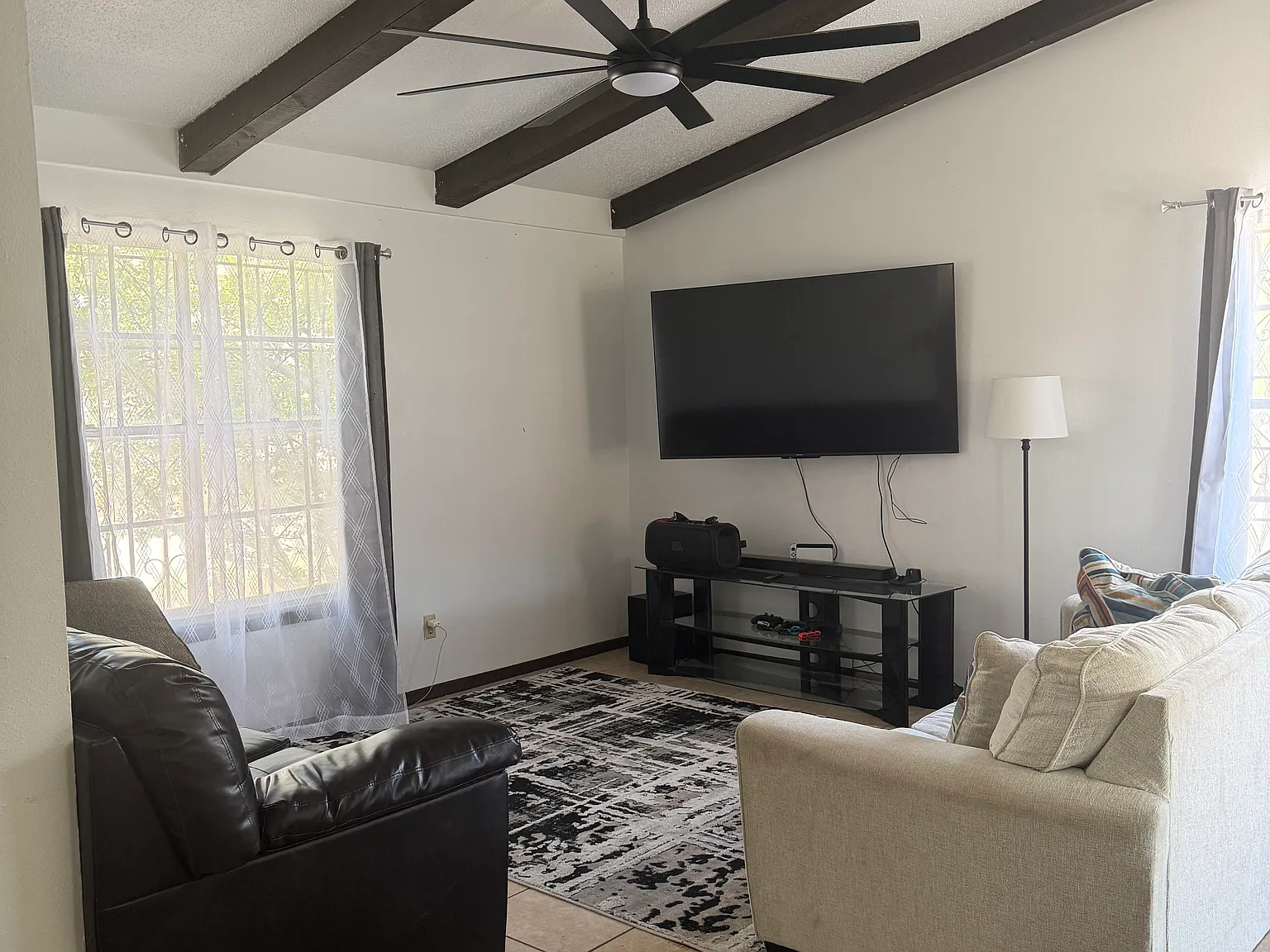 2 bed, 1.5 bath, 1276 sqft, $1,590 — Photo 2
