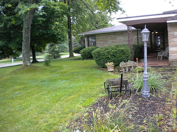 3rd image of 1150 Royal Ct NE
