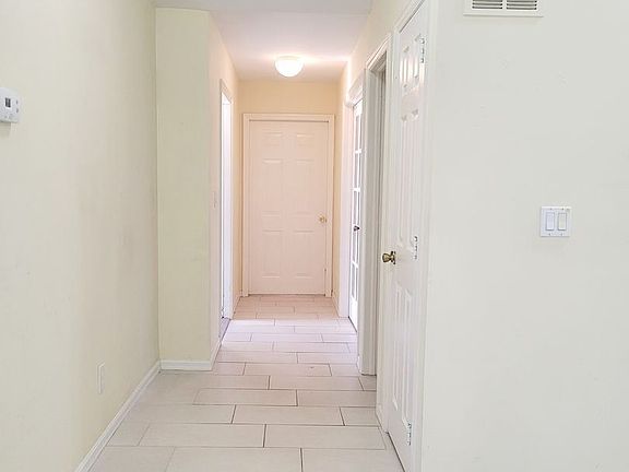 4th image of 1216 NE 8th Pl