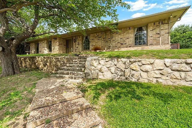 1st image of 1800 Calais Rd