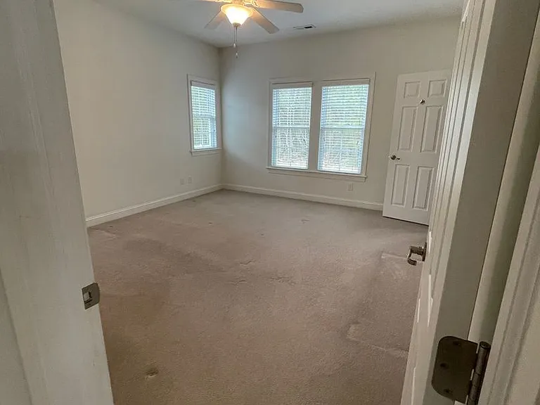 605 Viccars Ln — Photo 9