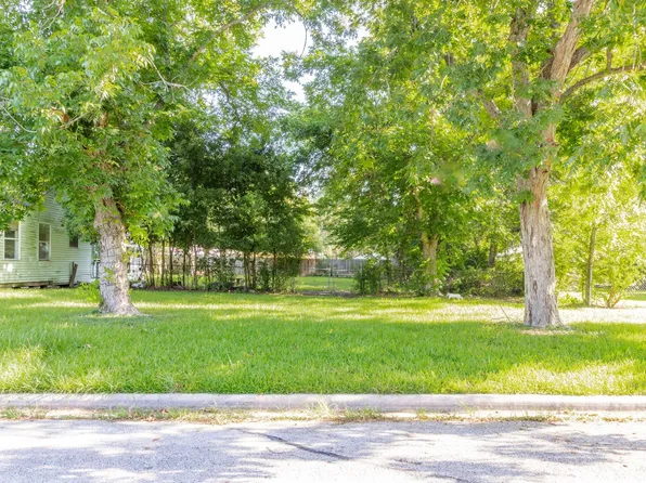 404 Harvey Ave, Baytown, TX 77520