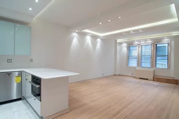 1st image of 145 W 58th St #4C