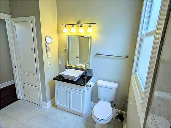 4th image of 4216 Vincennes Pl