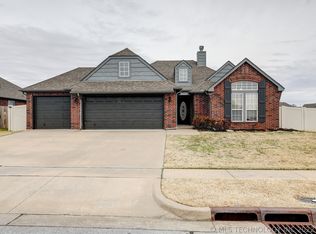 1700 W Charleston St, Broken Arrow, OK 74011