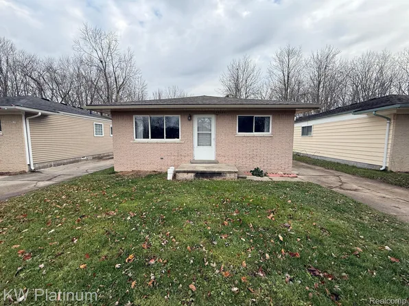 33569 Meldrum St, Chesterfield, MI 48047