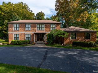 28400 Danvers Ct, Farmington Hills, MI 48334