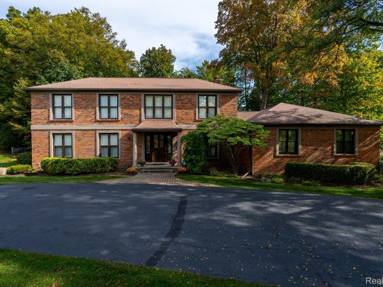 28400 Danvers Ct, Farmington Hills, MI 48334