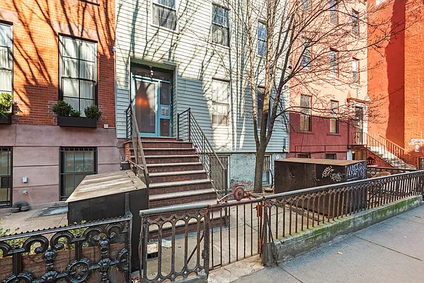 Rented by Rennit Inc. | media 35