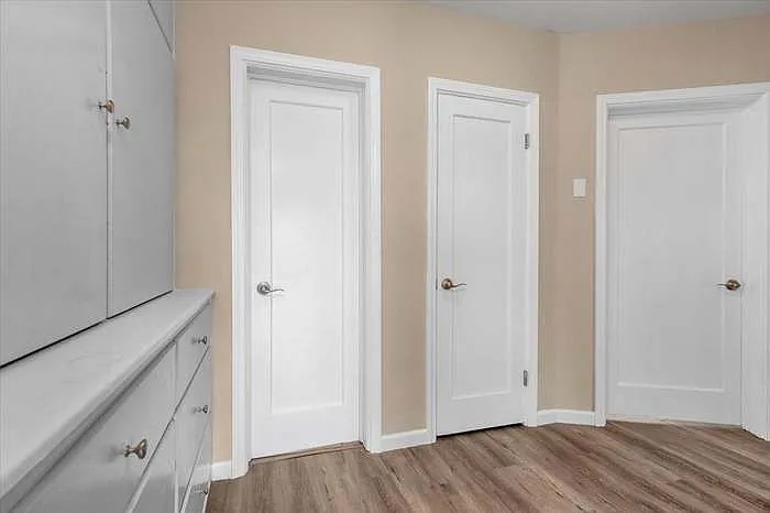 250 Oxford Ave — Photo 8