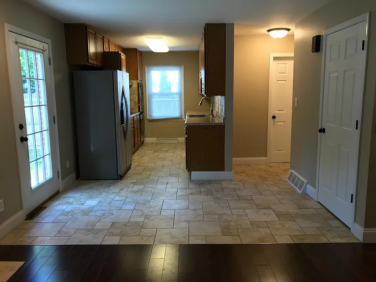 1102 Devonshire Dr — Photo 17