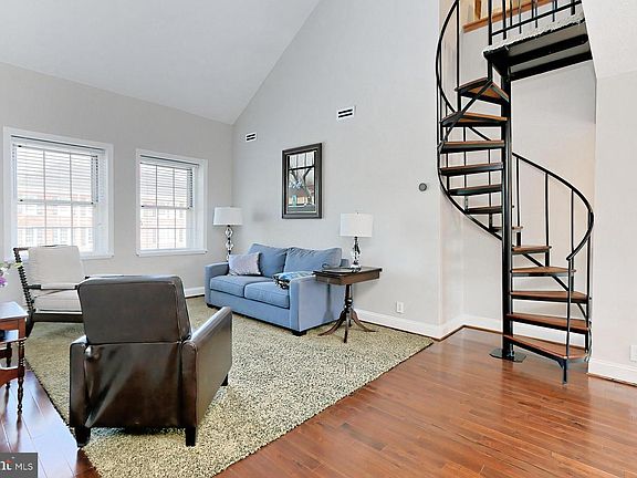 4th image of 3049 S Buchanan St APT C1