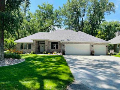 460 N Royal Troon Dr, Dakota Dunes, SD, 57049