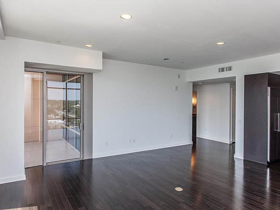 5th image of 4242 Broadway St