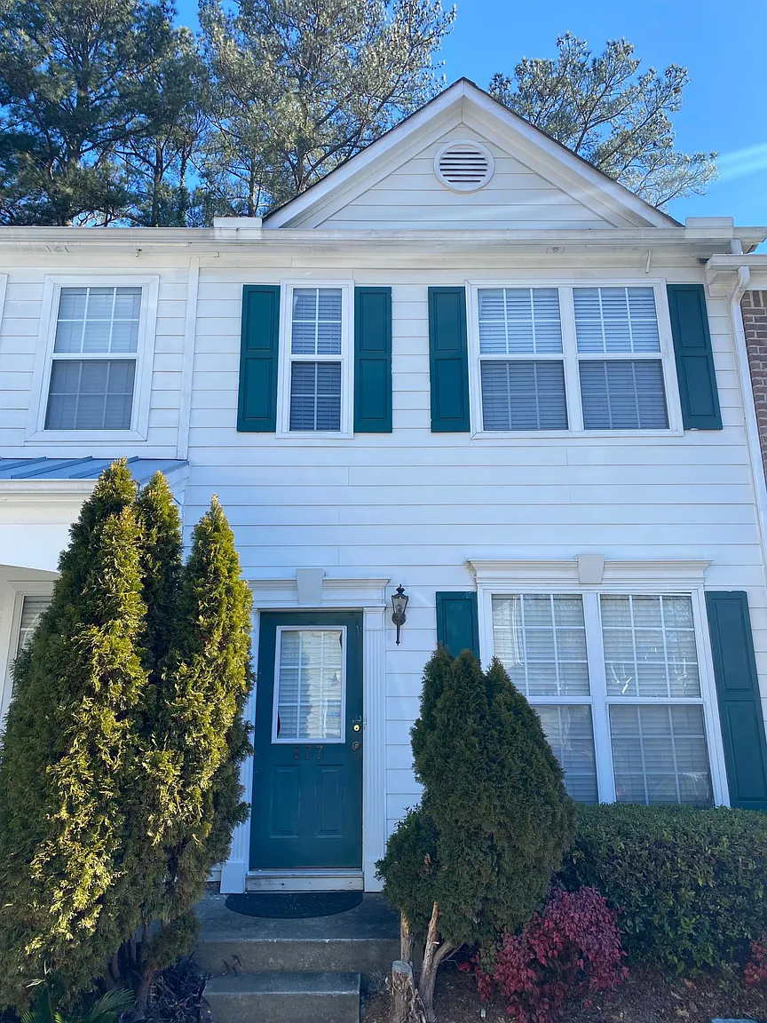 877 Redwood Dr photo 1