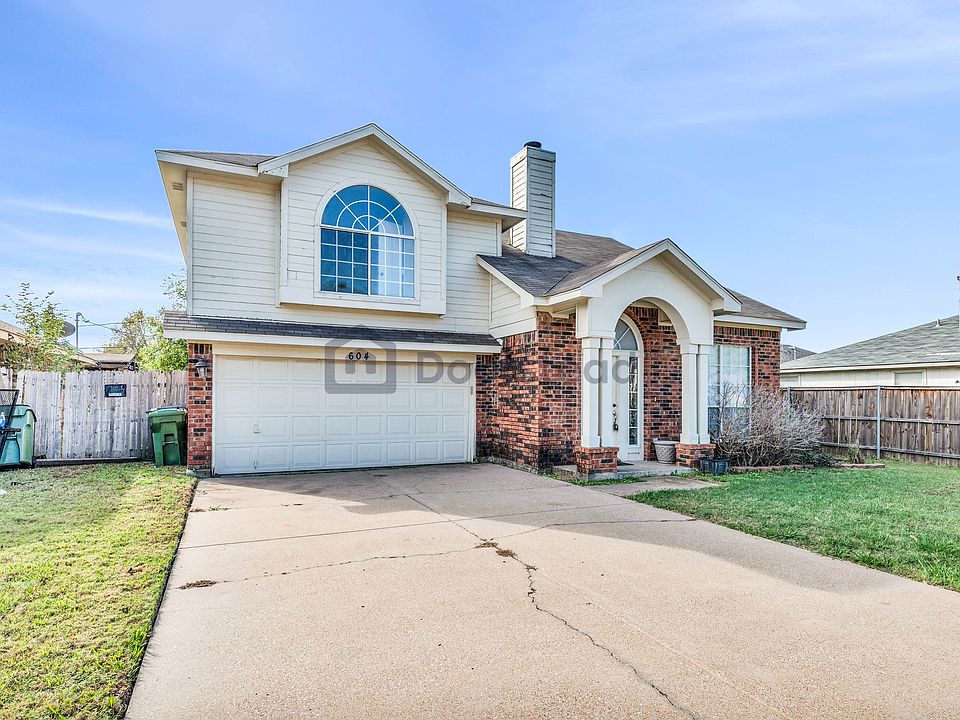 1st image of 604 Harbor Town Dr