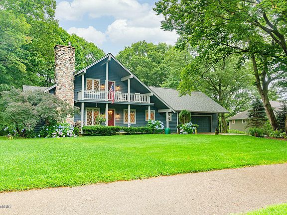 3rd image of 4100 N Lakeshore Dr