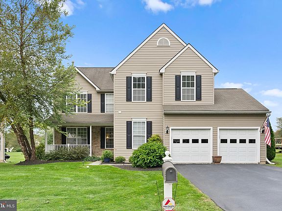 2nd image of 31 N Danbury Cir