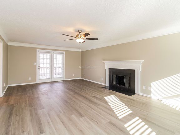 3rd image of 913 New Hampshire Dr