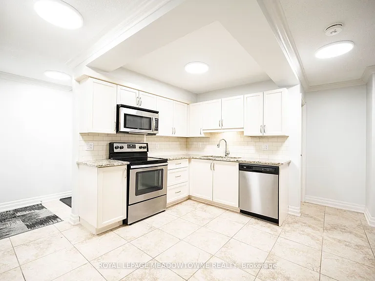 55 Yarmouth St #302 — Photo 14