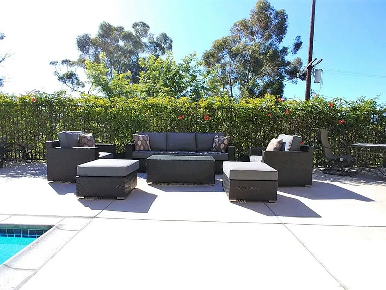 Almeria Townhomes — Photo 9
