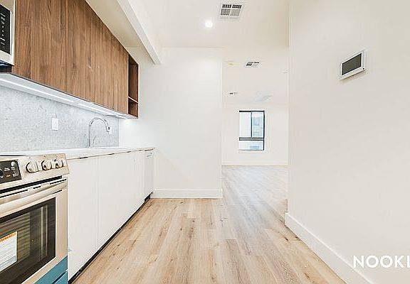 4th image of 380 Grove St APT 3B