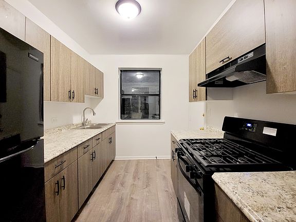 3rd image of 3221 W Diversey Ave APT 108