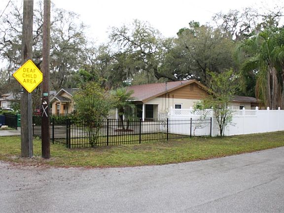 3rd image of 8724 N Dexter Ave