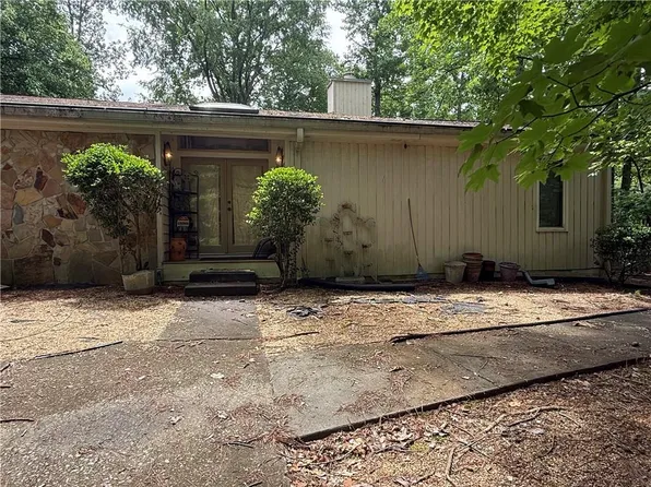 170 River Court Pkwy, Sandy Springs, GA 30328