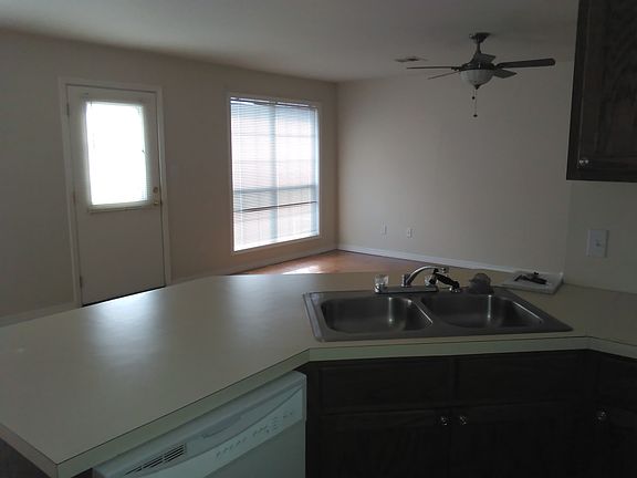 3rd image of 703 Splane Dr APT 1