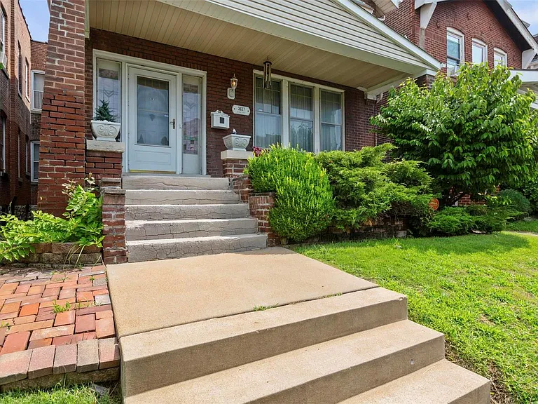 3637 Meramec St — Photo 2