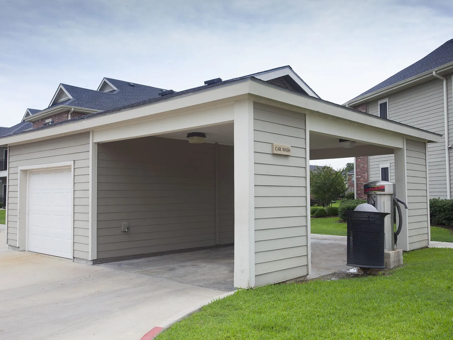 Country Club Pointe Apartment Homes — Photo 4