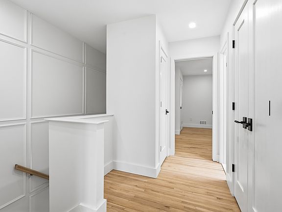 5th image of 108B Neptune Ave #C