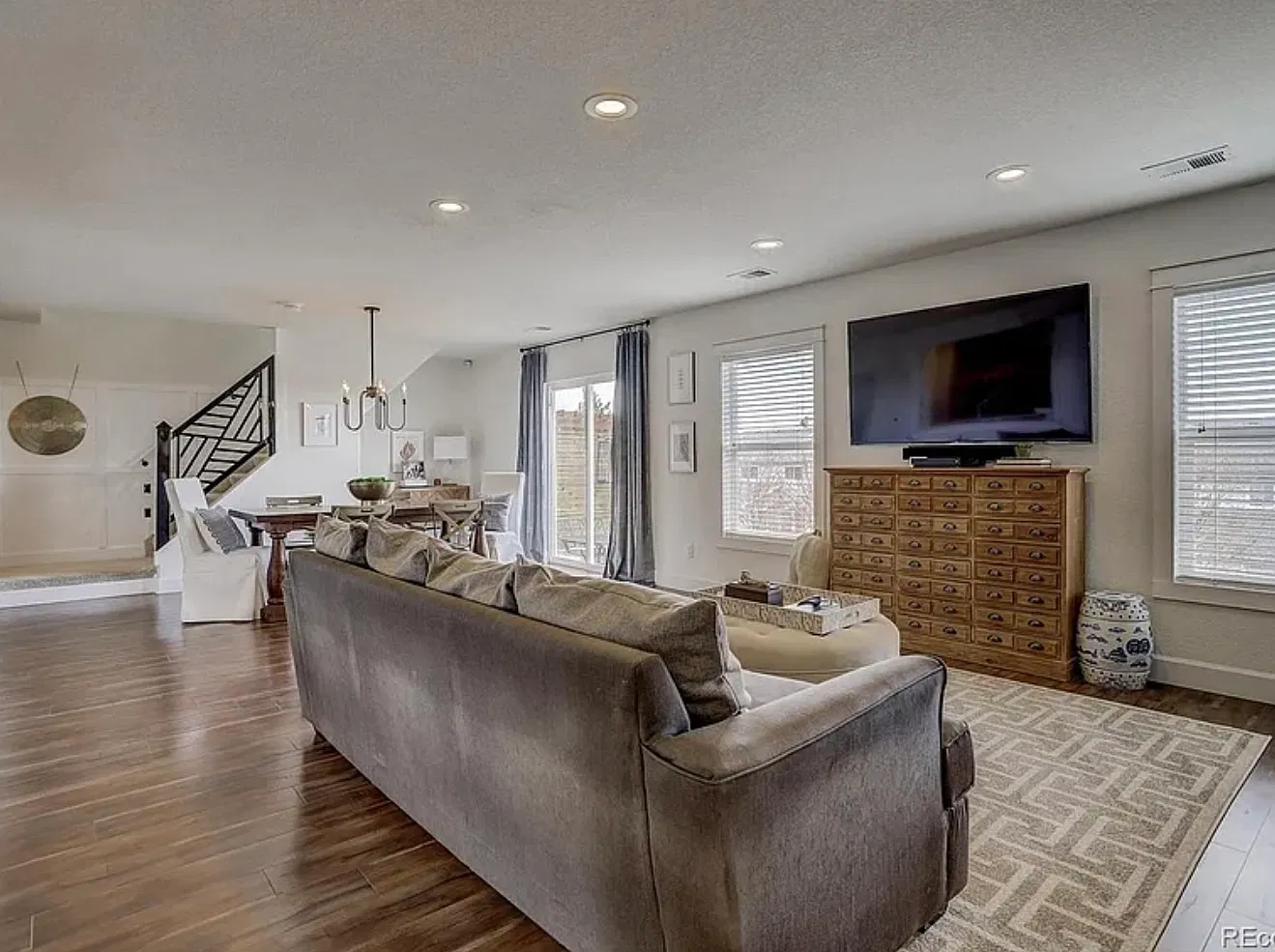 3 bed, 1993 sqft, $3,150 — Photo 4